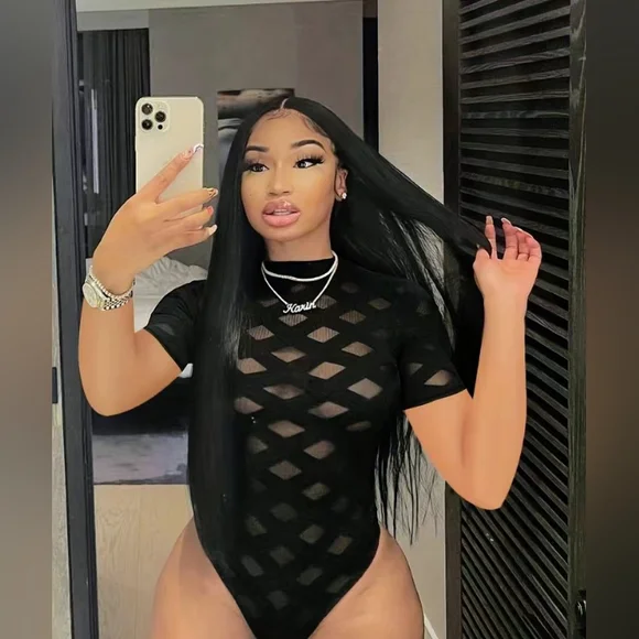 Bodysuit 💋🖤 - Picture 3 of 4